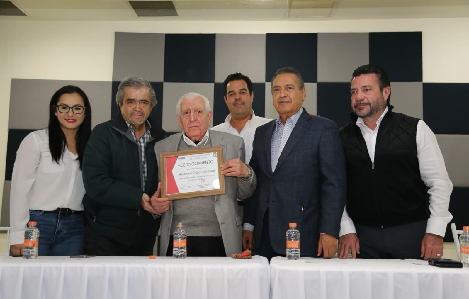 Valores, honorabilidad y compromiso, atributos carentes en la política actual: Beltrones