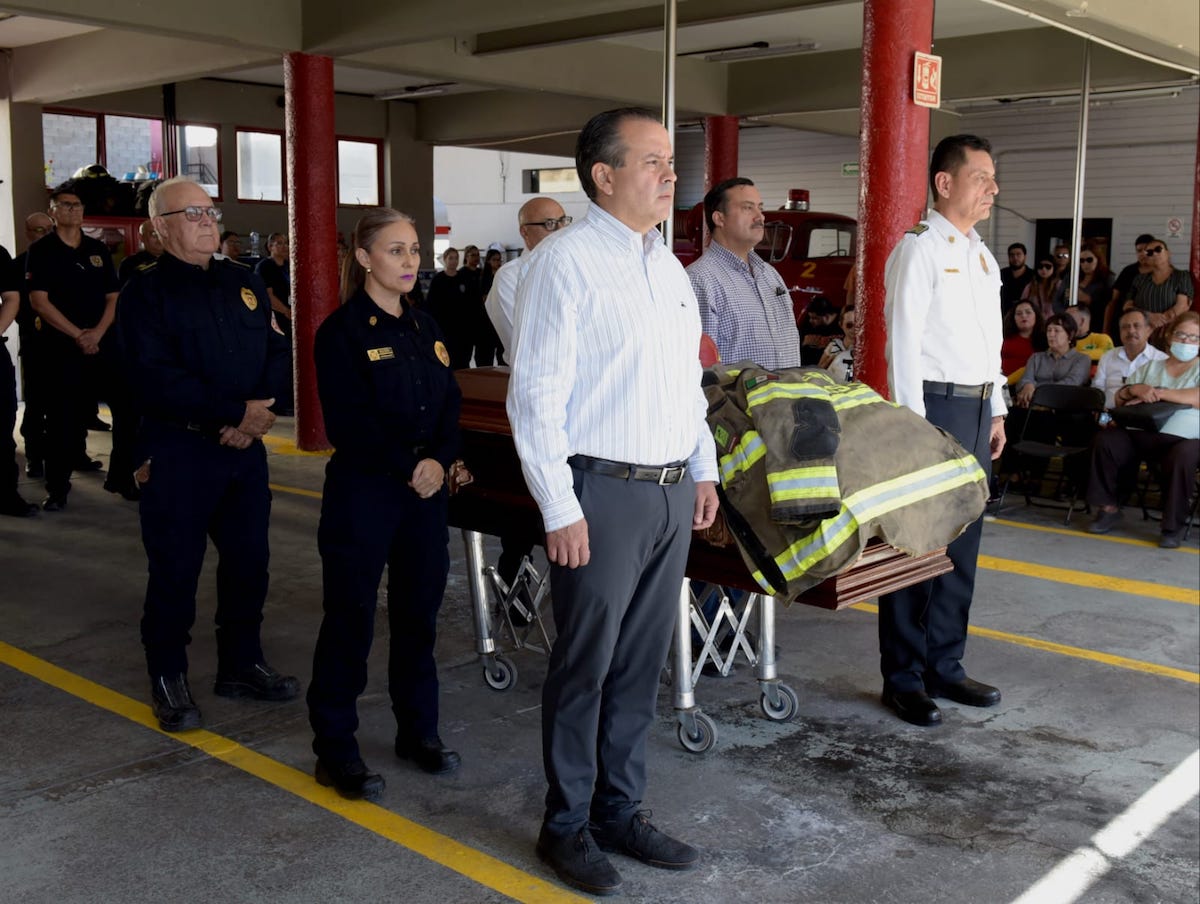 Rinden guardia de honor a bombero Alejandro Duarte Jáquez