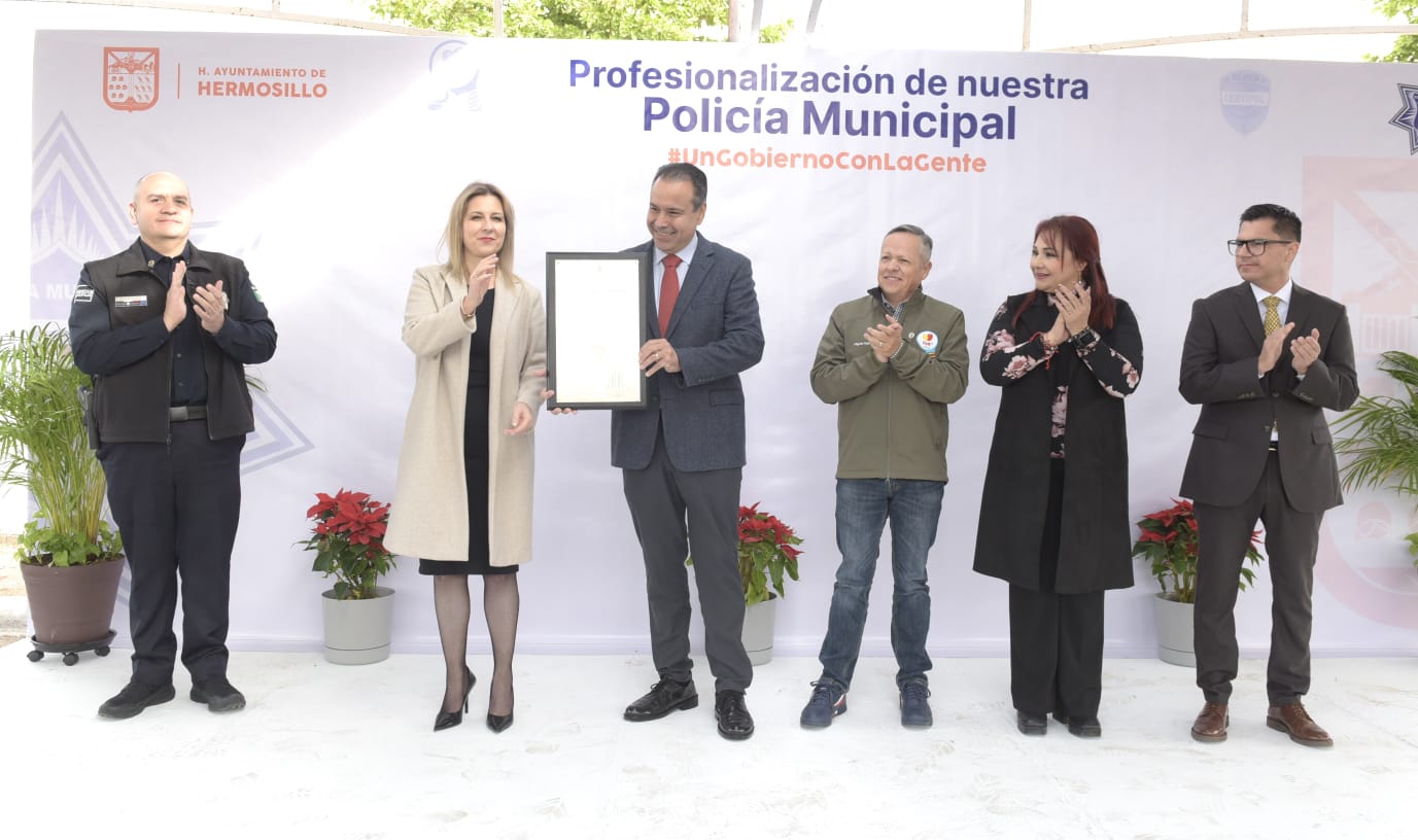 Entregan a Toño Astiazarán Certificación Policial Ciudadana CERTIPOL