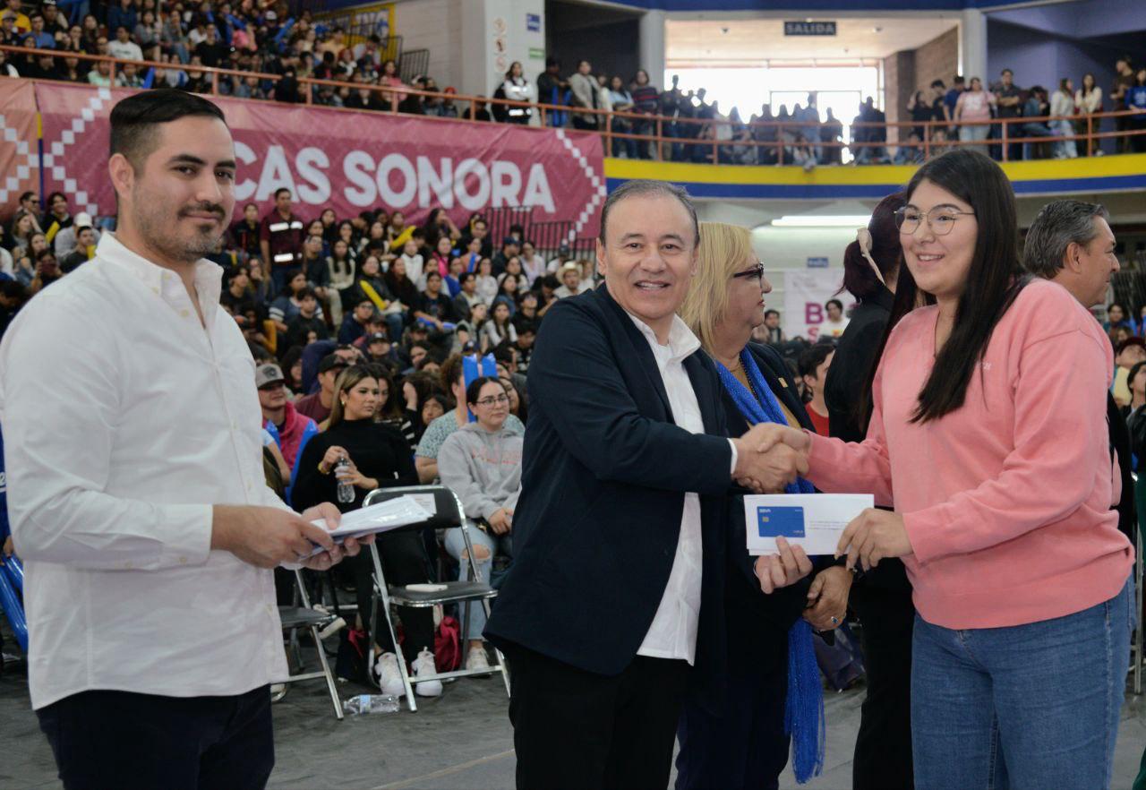 Cierra Gobernador Durazo año histórico en entregas de becas a estudiantes sonorenses Cierra Gobernador Durazo año histórico en entregas de becas a estudiantes sonorenses