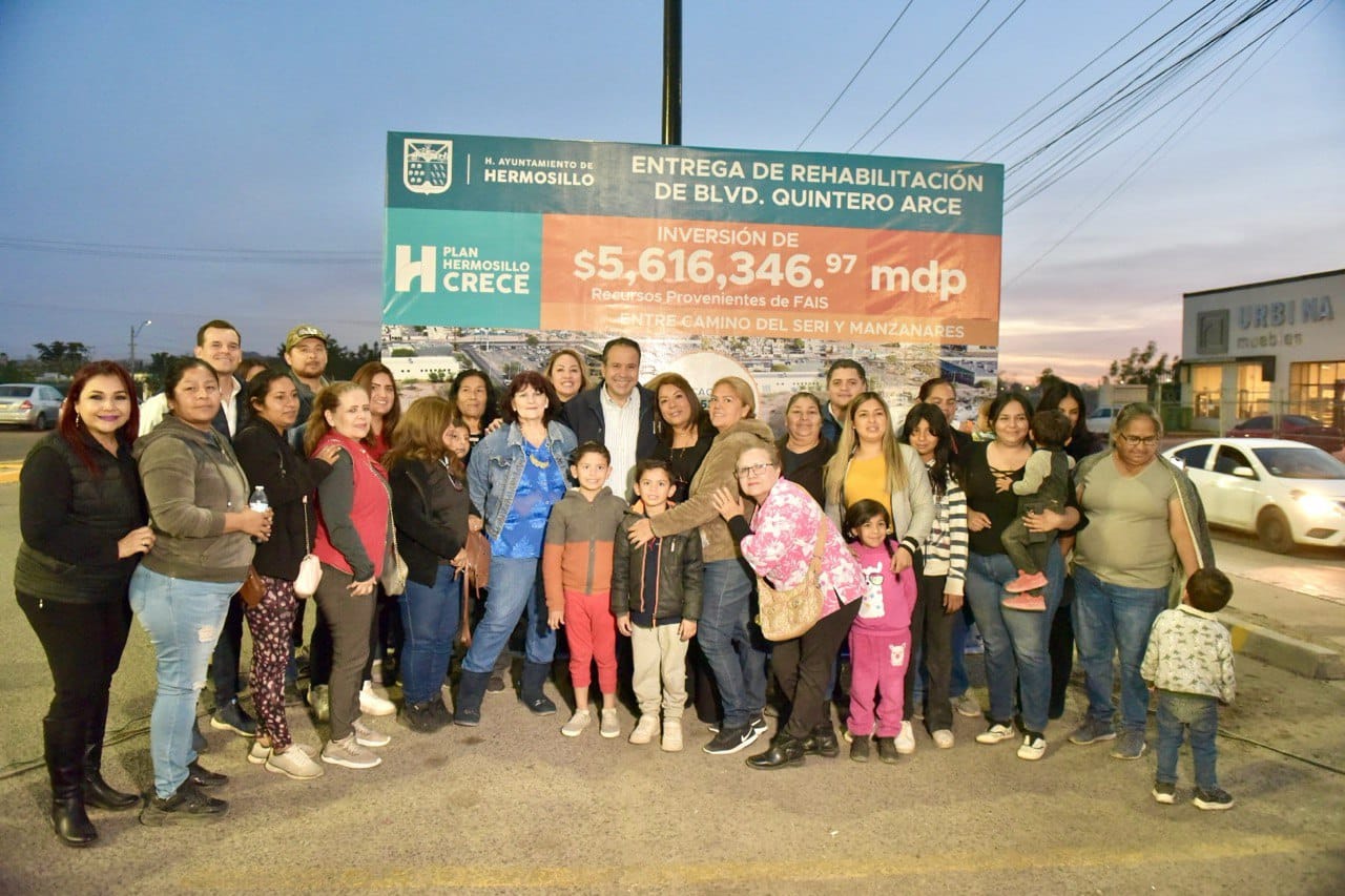 Entrega Toño Astiazarán rehabilitación a calle Carlos Quintero Arce