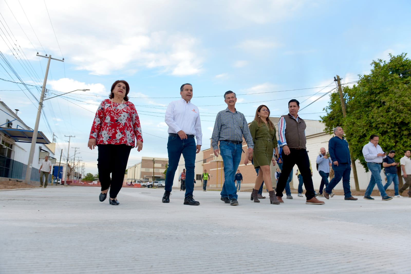 Verifica Toño Astiazarán avance de la rehabilitación de la calle Laurel