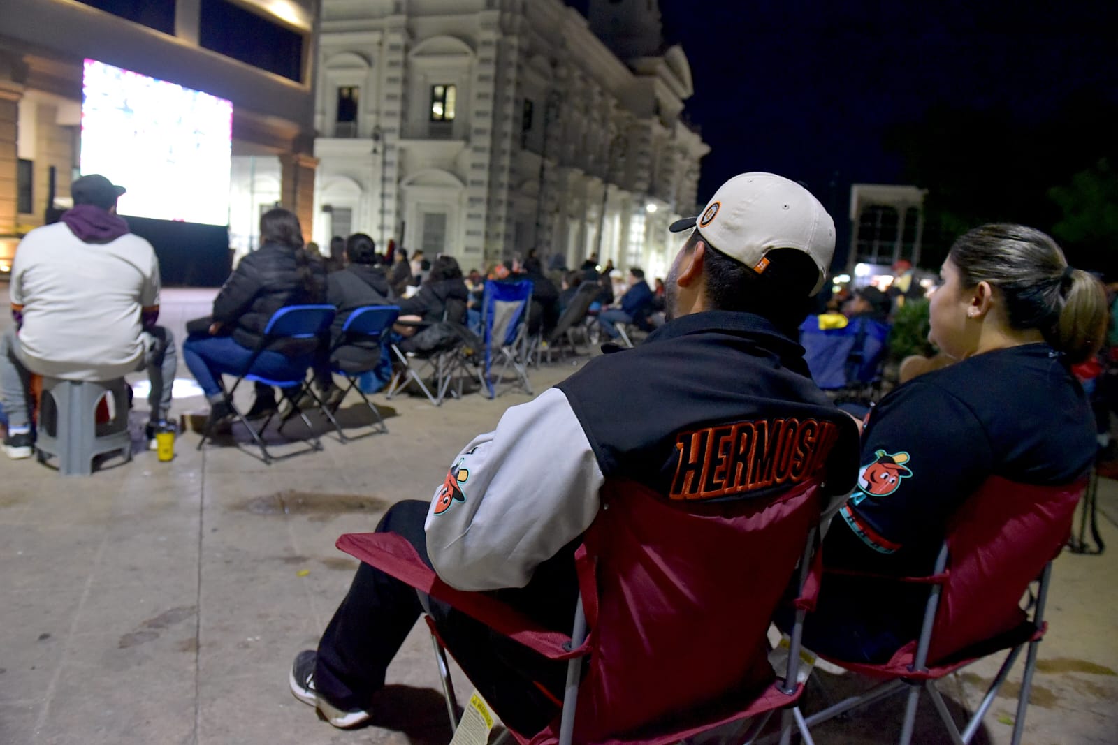 Viven gran emoción con tercer juego de los Naranjeros en la Plaza Zaragoza Viven gran emoción con tercer juego de los Naranjeros en la Plaza Zaragoza