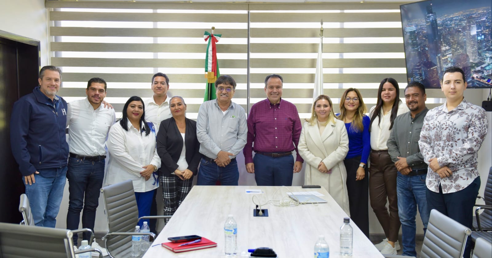 Muestra Toño Astiazarán a alcalde de Los Cabos avance en sustentabilidad y electromovilidad de Hermosillo