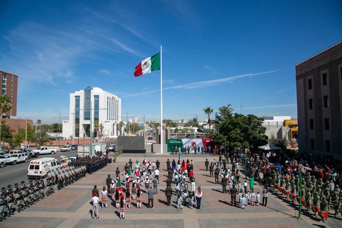 Participa Gobierno de Sonora en conmemoración nacional del Día de la Bandera