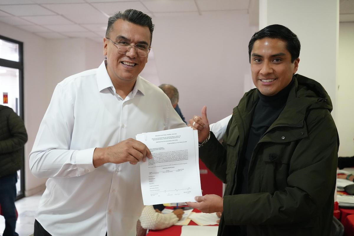Se registra Ramón Flores a candidato al 04 Federal