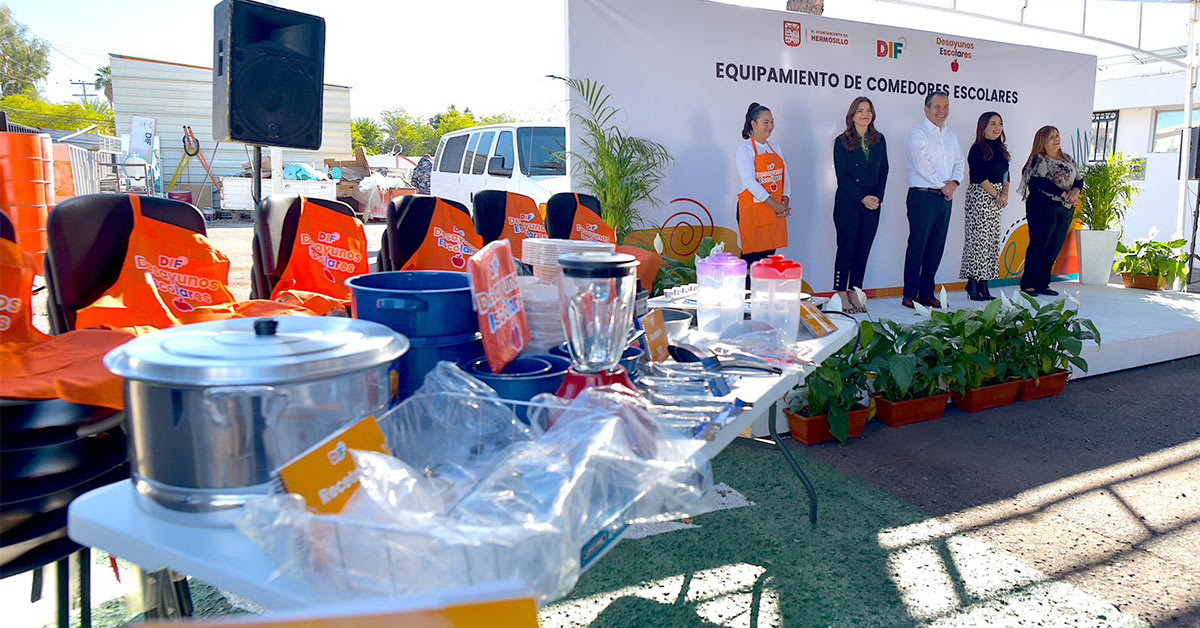 Entrega Toño Astiazarán equipamiento para el programa Desayunos Escolares