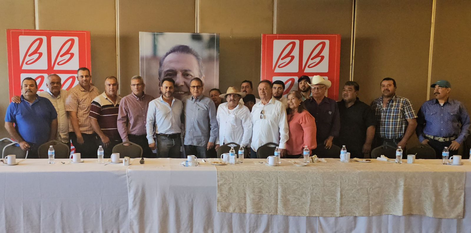 Lideres de cooperativas pesqueras de Sonora se reúnen con Manlio Fabio Beltrones