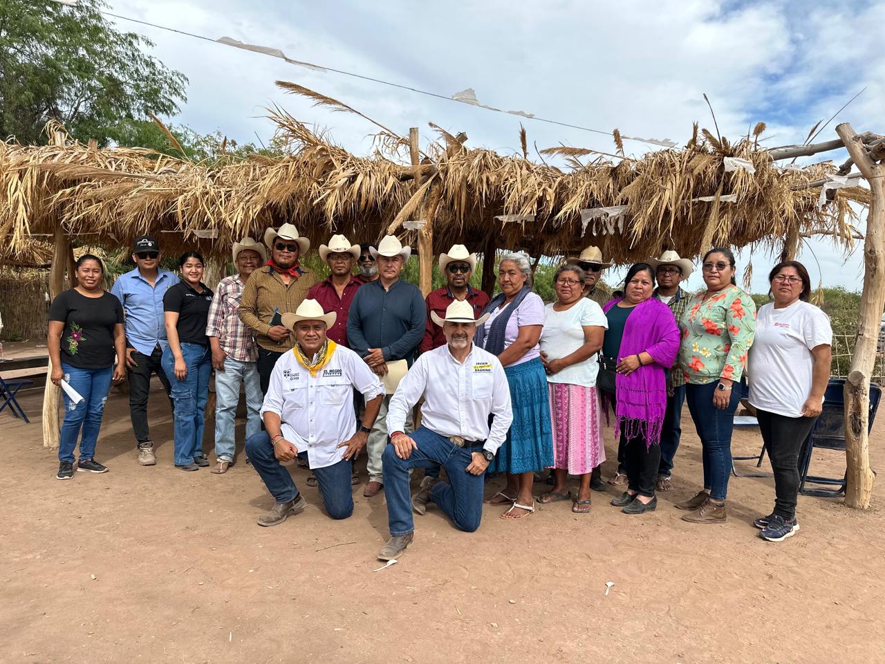 Javier “El Máster” Dagnino visita el Pueblo de Vicam con el permiso de la autoridad tradicional y sostiene un productivo diálogo con la comunidad Javier “El Máster” Dagnino visita el Pueblo de Vicam con el permiso de la autoridad tradicional y sostiene un productivo diálogo con la comunidad