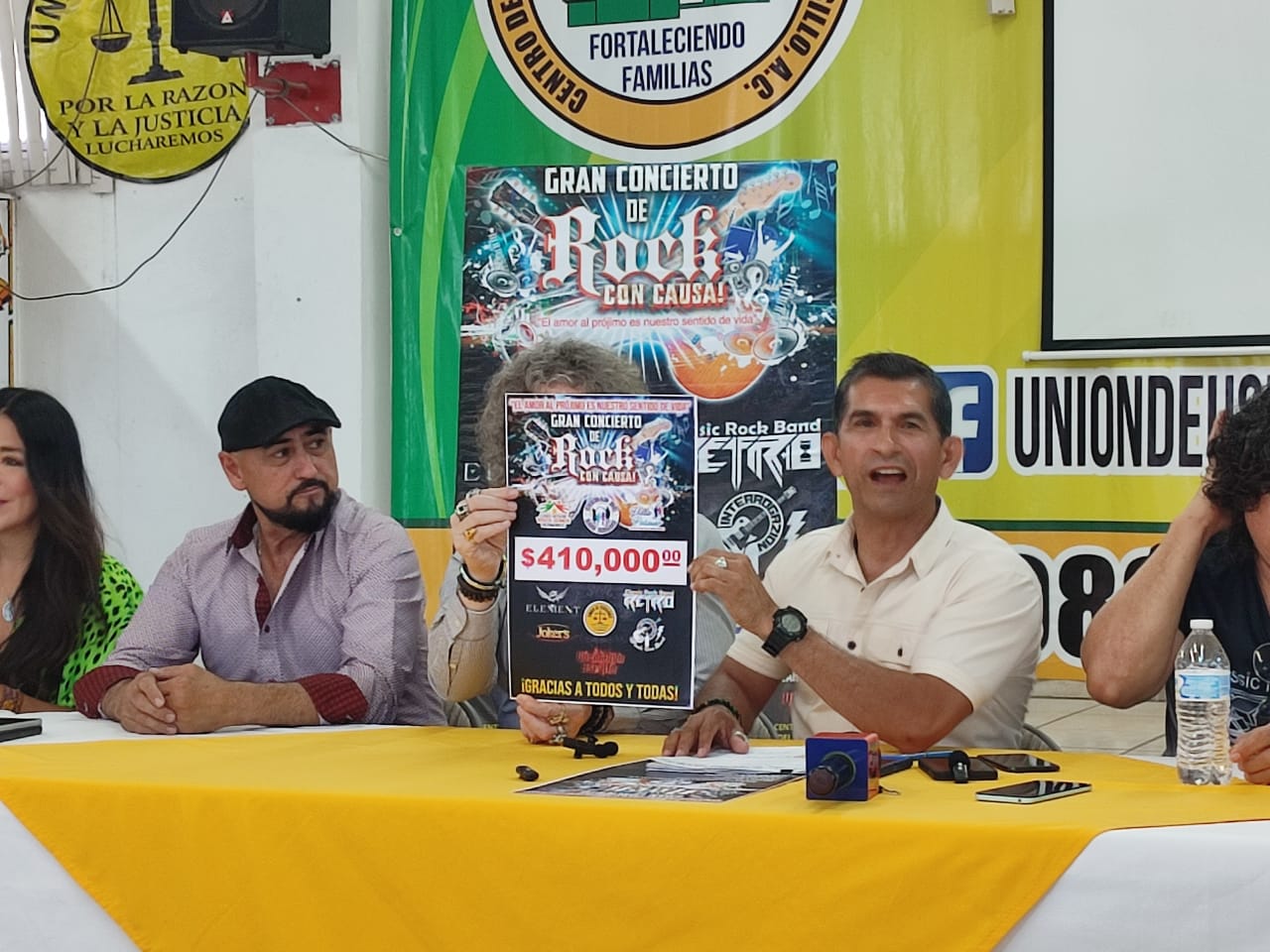 Recopilan 410 mil pesos en concierto con causa