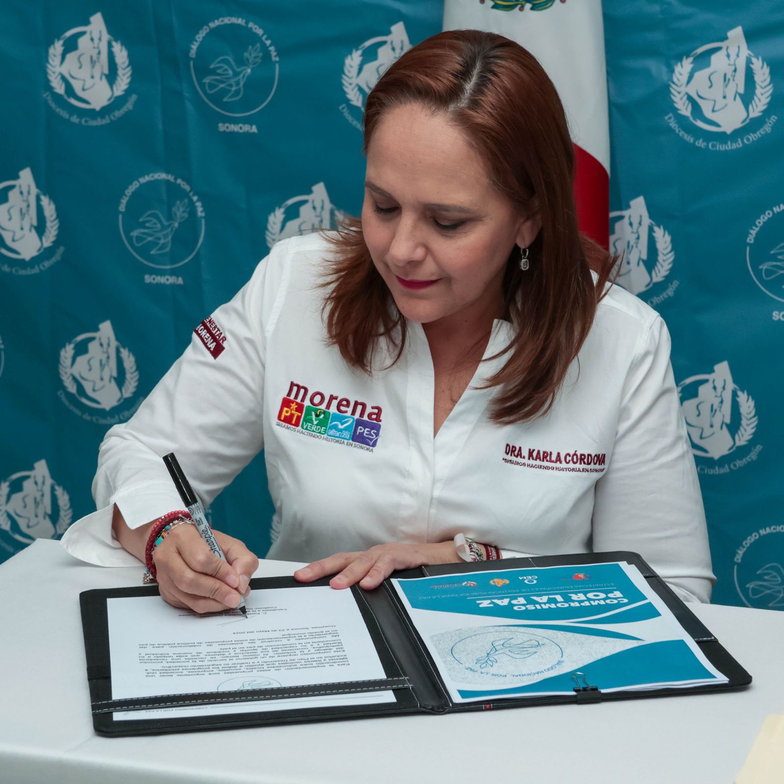 Participa doctora Karla Córdova González, candidata a la presidencia, en firma de la Agenda Nacional por la paz