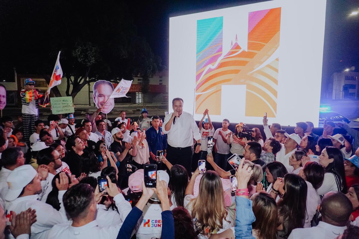 Va Toño Astiazarán por más cambios e Innovación en Hermosillo Va Toño Astiazarán por más cambios e Innovación en Hermosillo