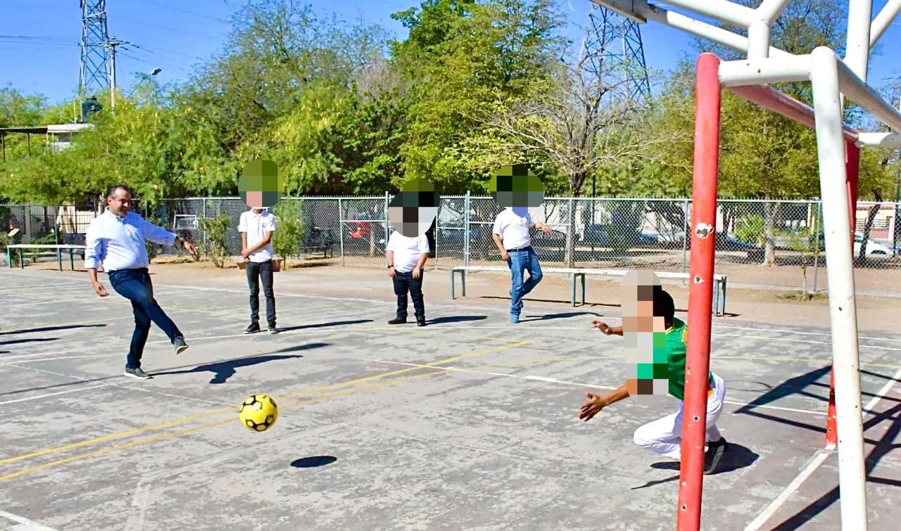 Reconoce comunidad escolar y vecinos de Las Villas apoyo de Toño Astiazarán