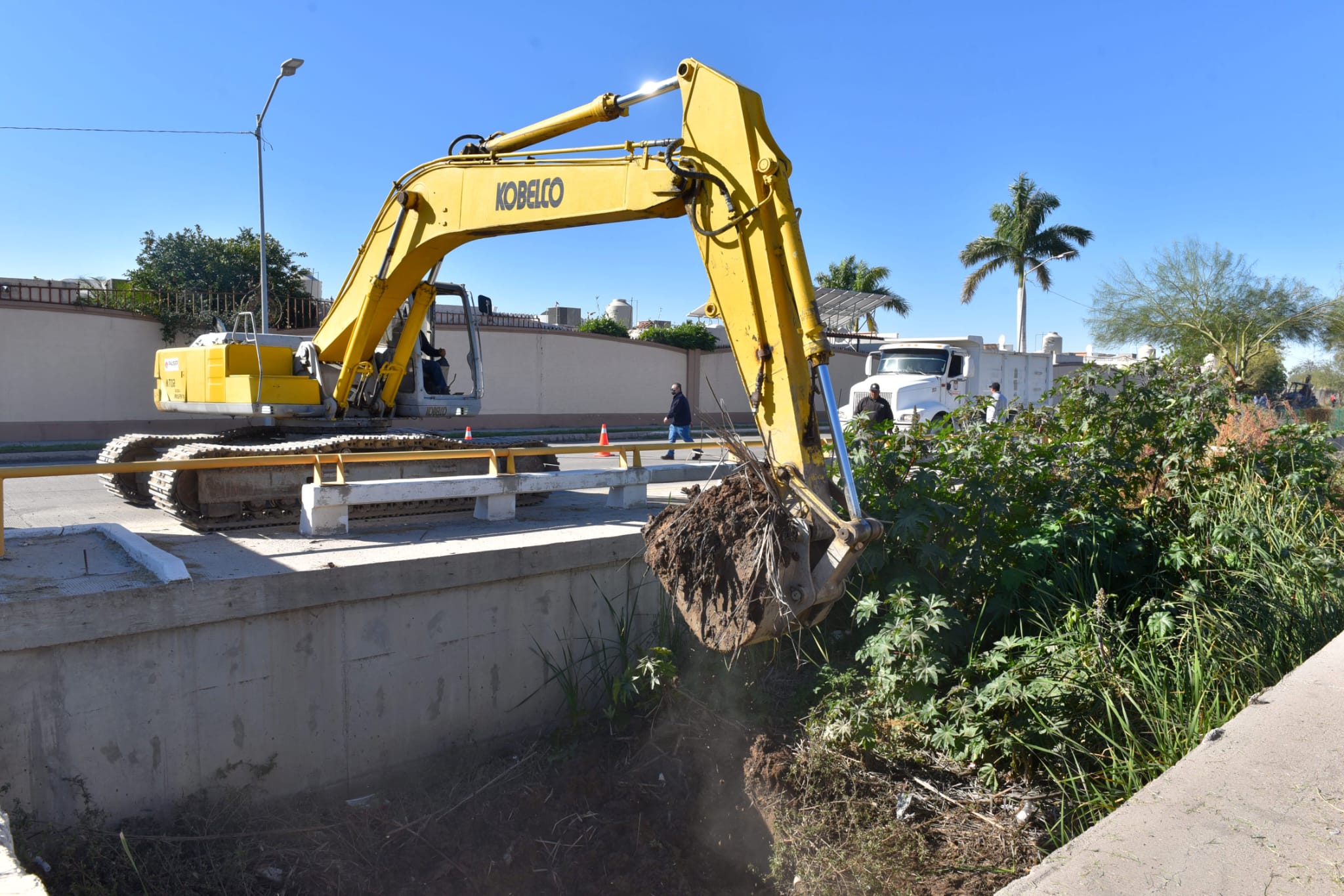 Mantiene Servicios Públicos Municipales limpieza de canales