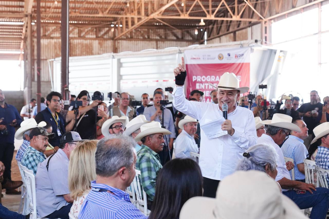 Entrega Gobernador Durazo tractocamión en beneficio de ganaderos del sur de Sonora Entrega Gobernador Durazo tractocamión en beneficio de ganaderos del sur de Sonora