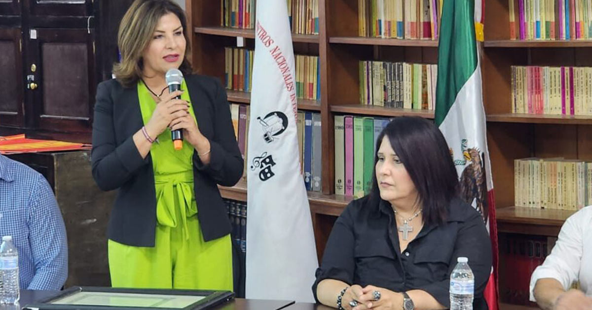 Recibe la Preparatoria Lázaro Cárdenas importante acervo histórico
