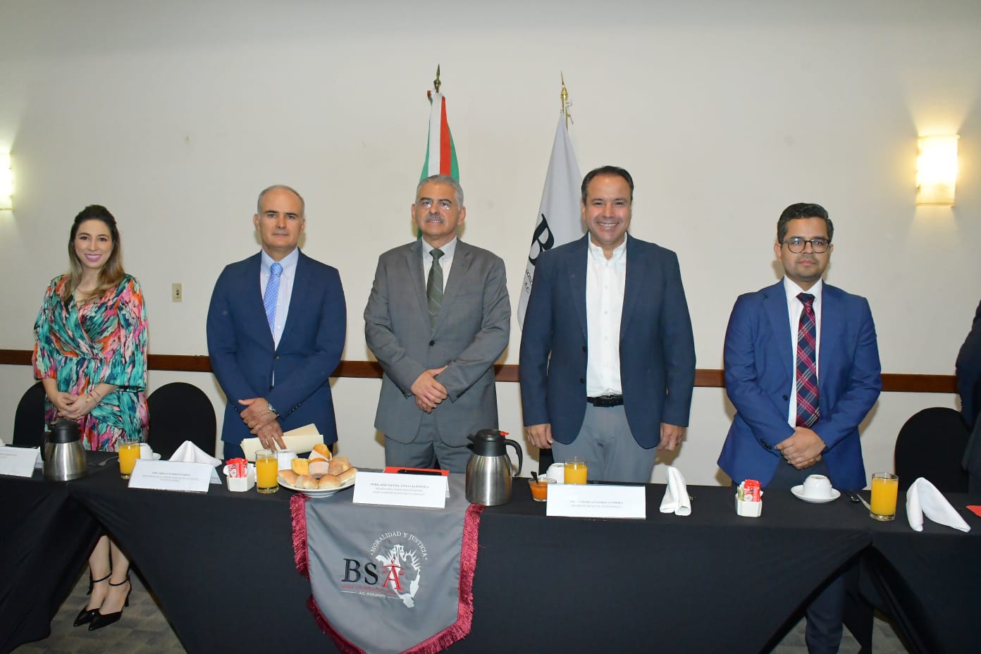 Reconoce Toño Astiazarán a integrantes de la Barra Sonorense de Abogados