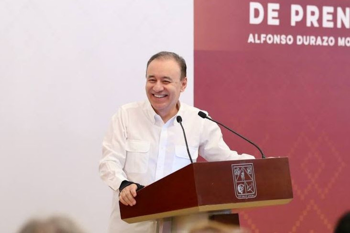 Cumple Gobernador Durazo con entrega de uniformes escolares gratuitos en 68 municipios de la entidad