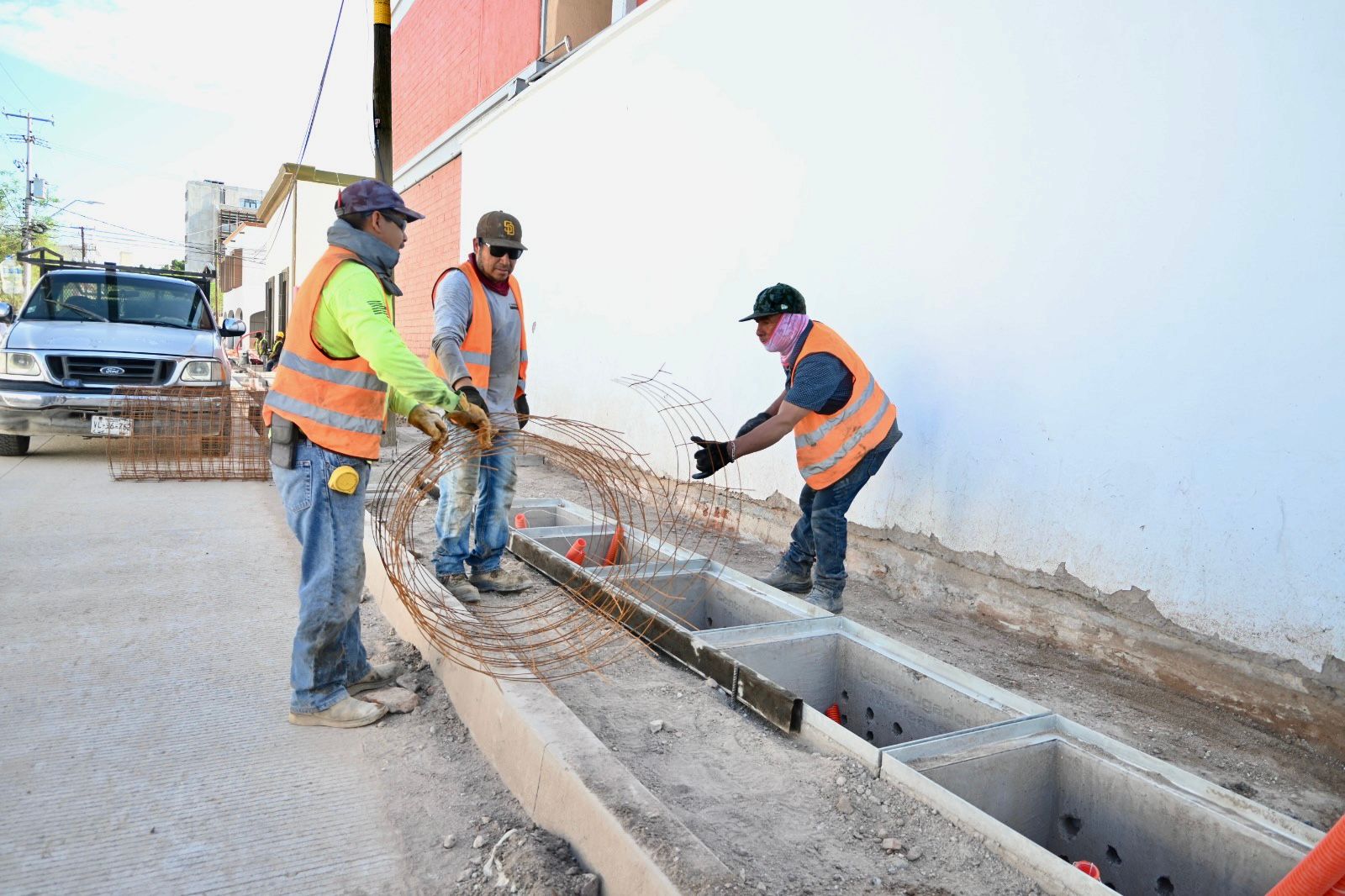 Patronato de Obras del Centro va instalar dos electrolineras