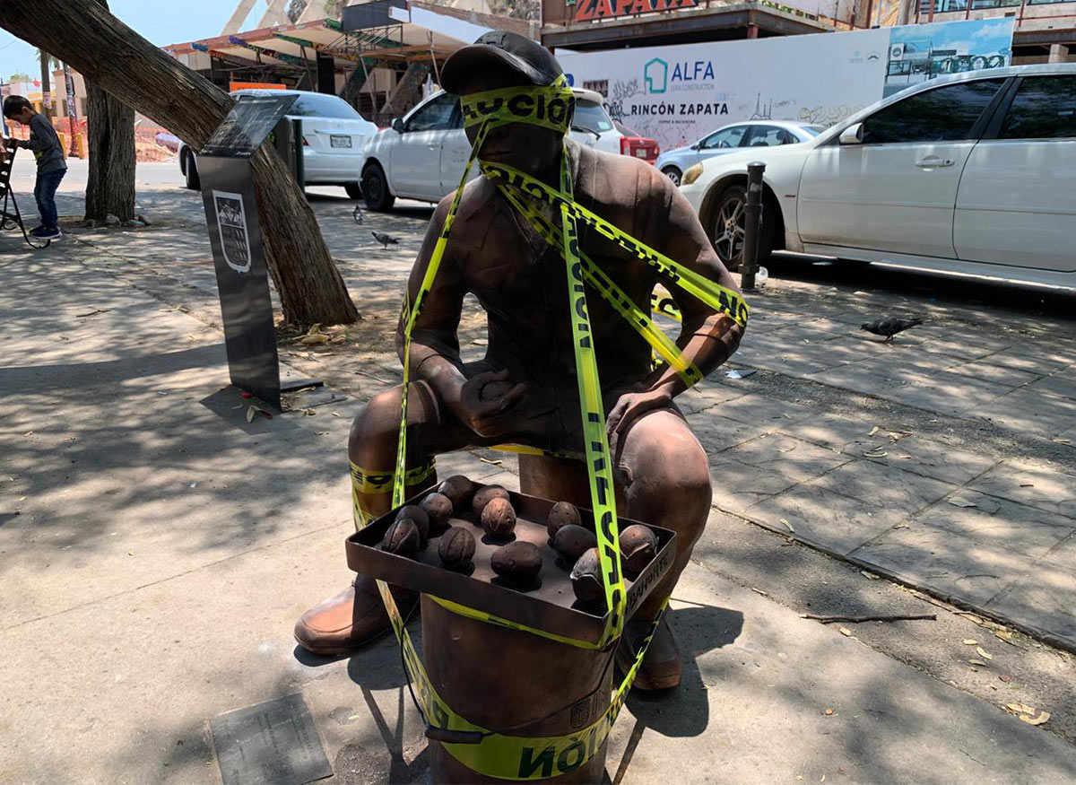 Fue restaurado el monumento en honor a vendedor de pitayas luego de ser vandalizado Fue restaurado el monumento en honor a vendedor de pitayas luego de ser vandalizado