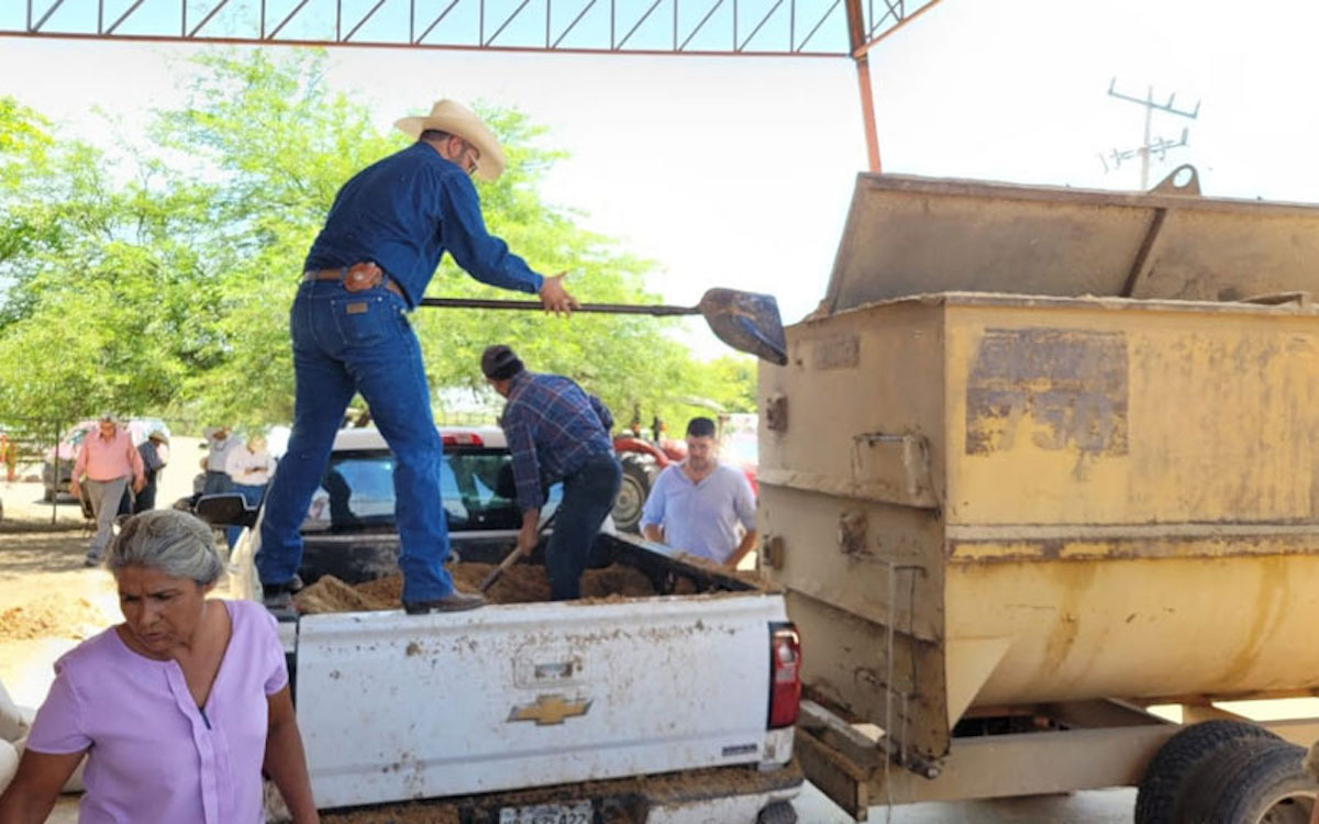 Sagarhpa y UGRS capacitan a ganaderos para conservar bagazo
