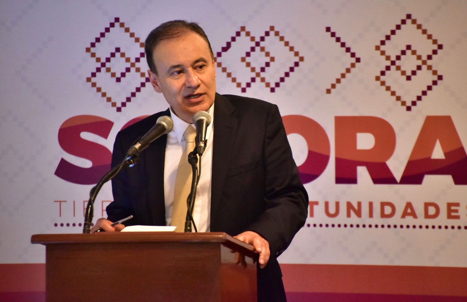 Gobernador Alfonso Durazo da positivo a COVID-19