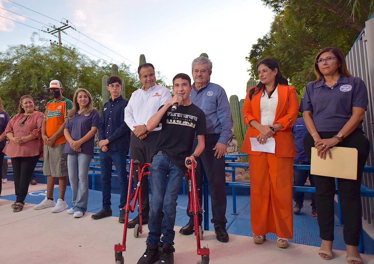 Entrega Toño Astiazarán obra en beneficio de estudiantes del ITH
