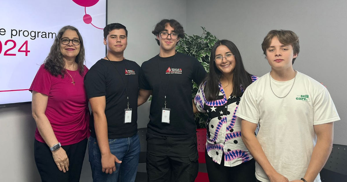 Estudiantes de Cobach Sonora se gradúan de programa de aprendizaje en empresa aeroespacial