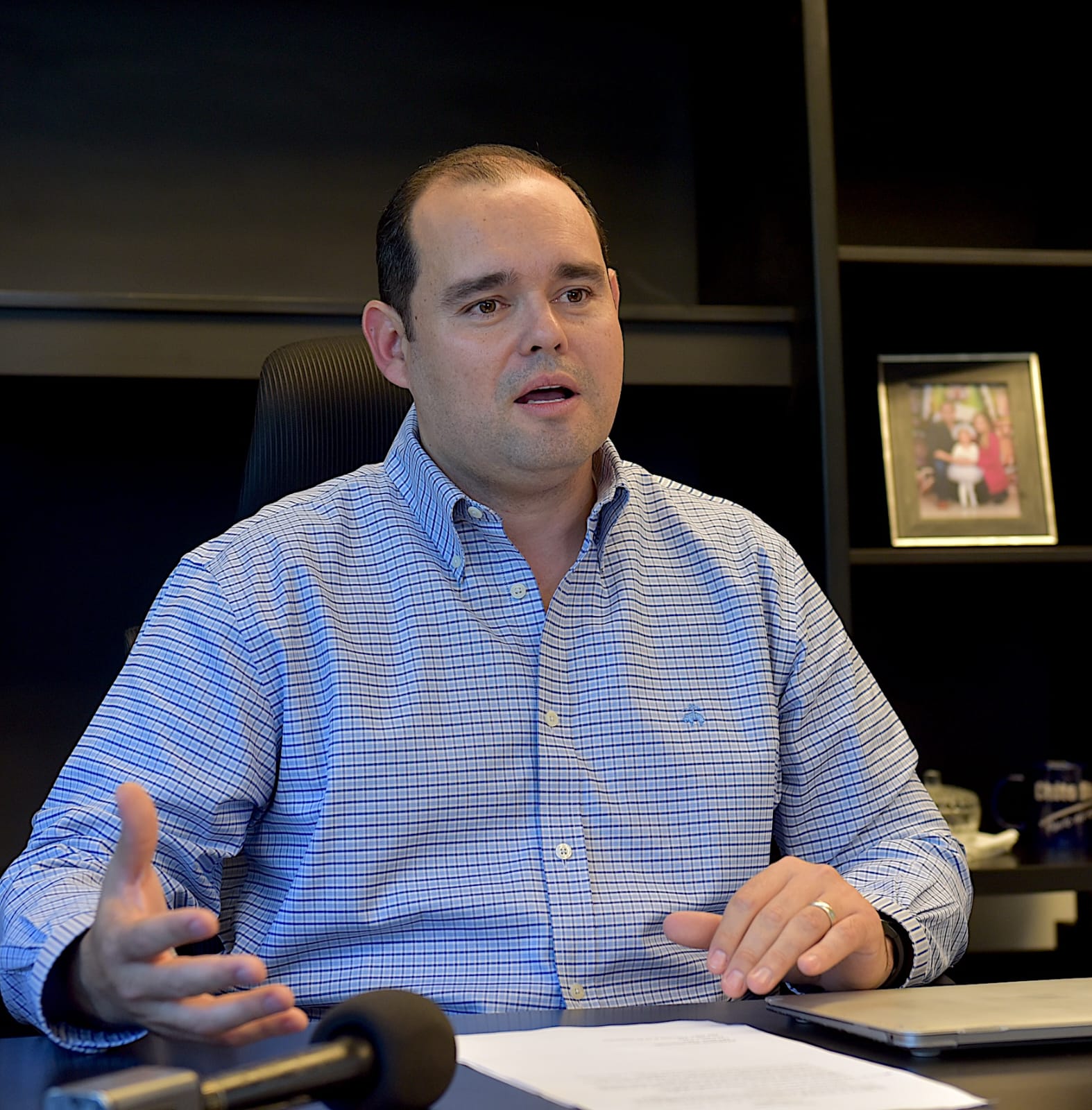 Llama Secretario del Ayuntamiento a jóvenes a tramitar pre cartilla del Servicio Militar