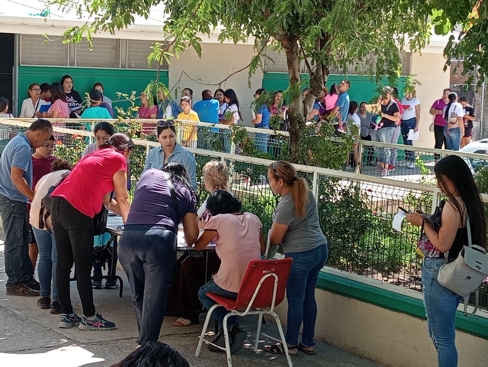 Impulsa diputada Marcela ”Maval” Valenzuela registro de becas a estudiantes en Nogales.