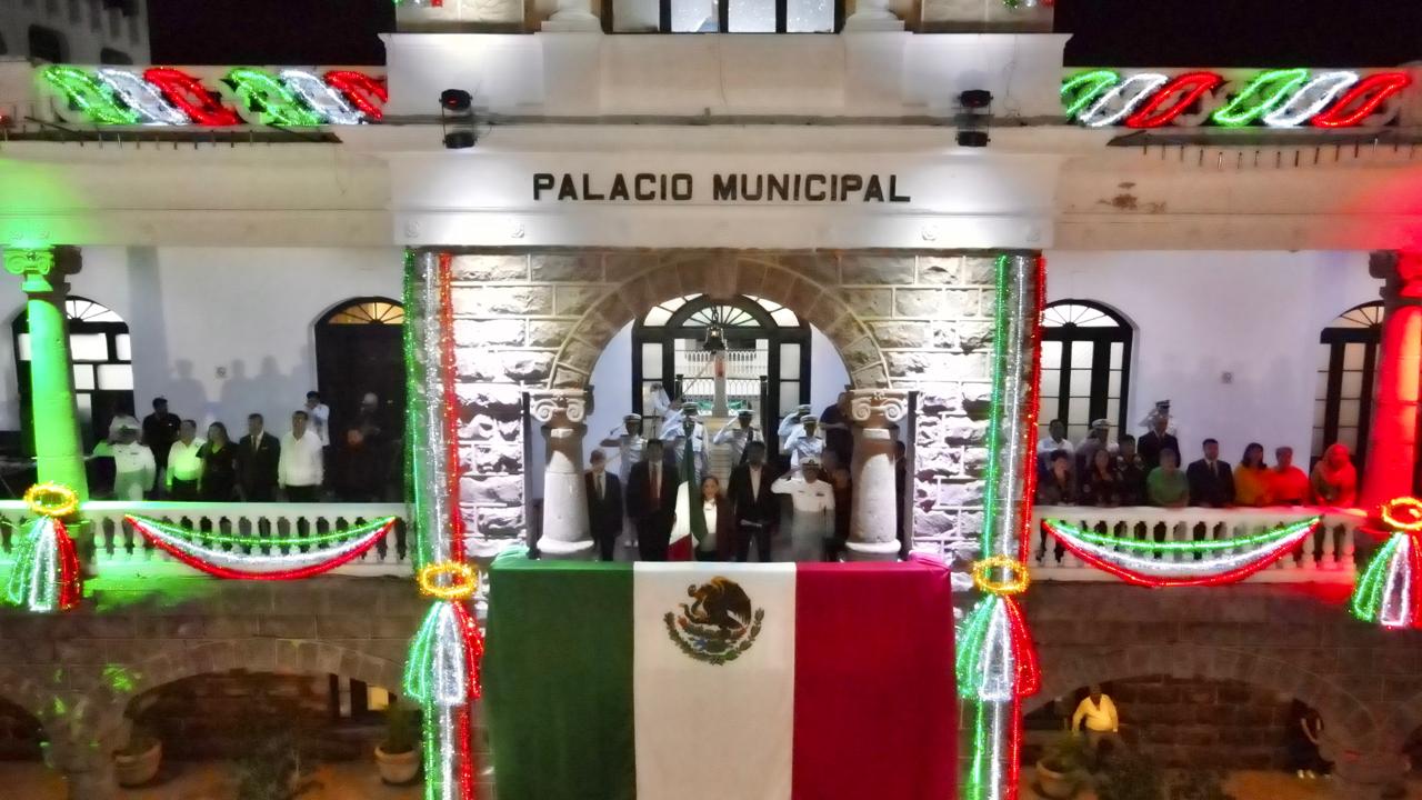 Conmemora doctora Karla Córdova González 214 aniversario del Grito de Independencia de México.
