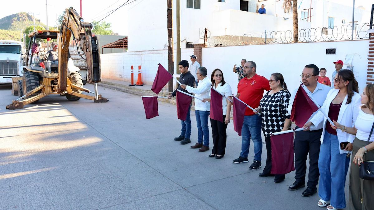 Inicia Ayuntamiento de Guaymas obra de pavimentación en bulevar Bacatete.