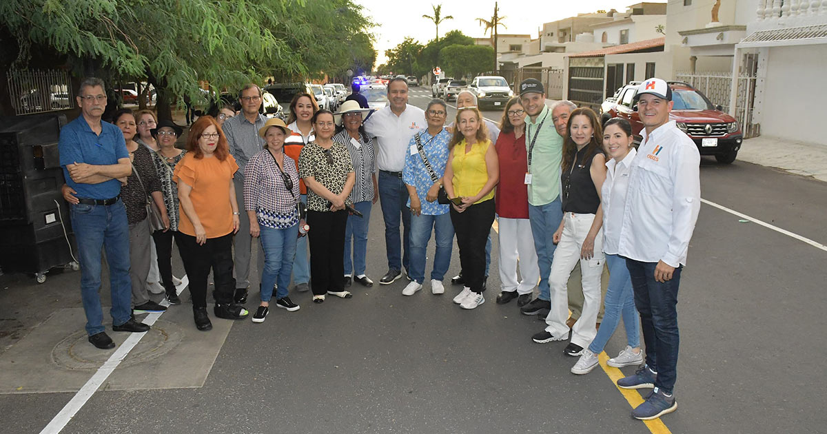 Entrega Toño Astiazarán rehabilitación de avenida Siete