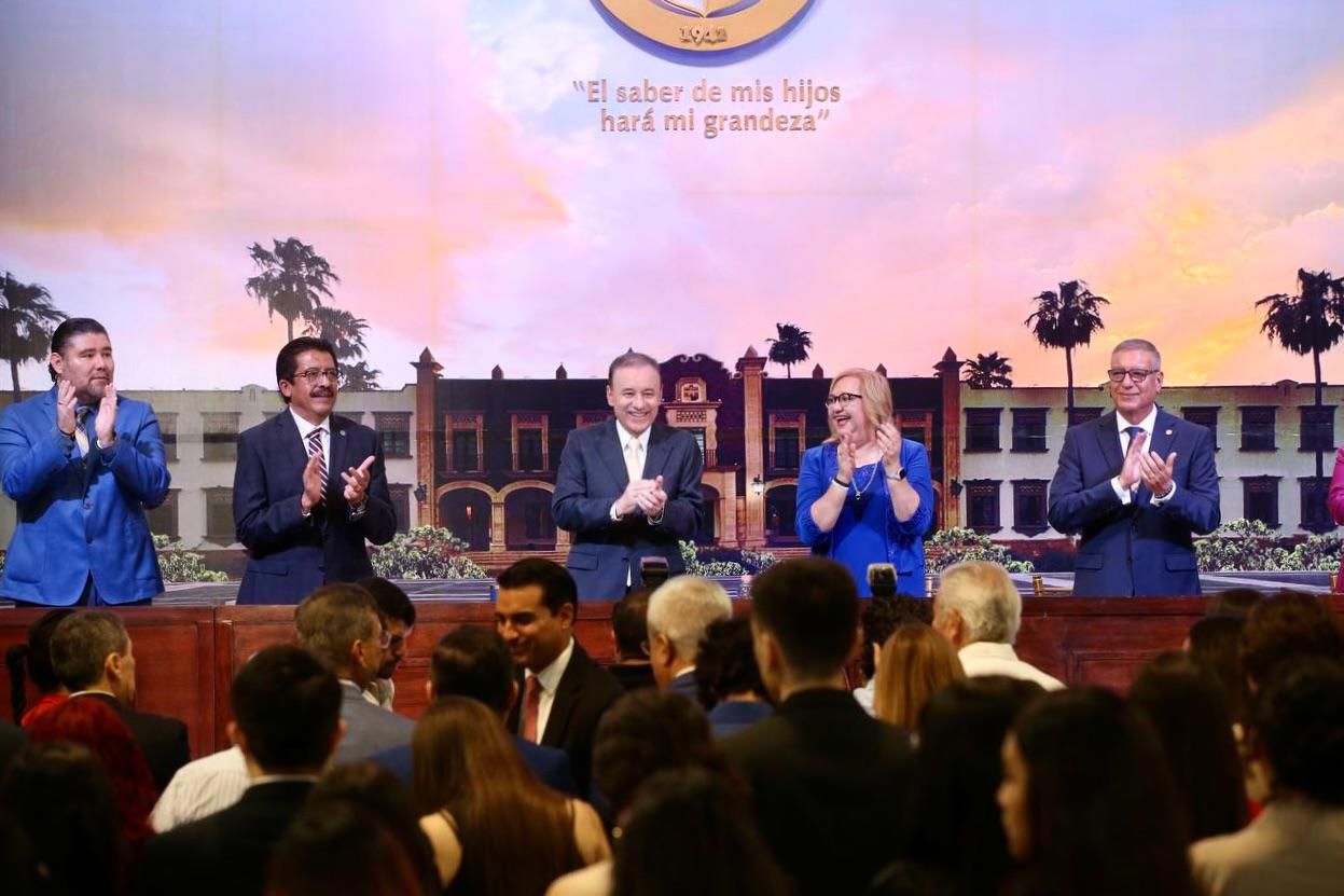 Refrenda Gobernador Durazo compromiso con la educación al encabezar ceremonia del 82 aniversario de la Unison