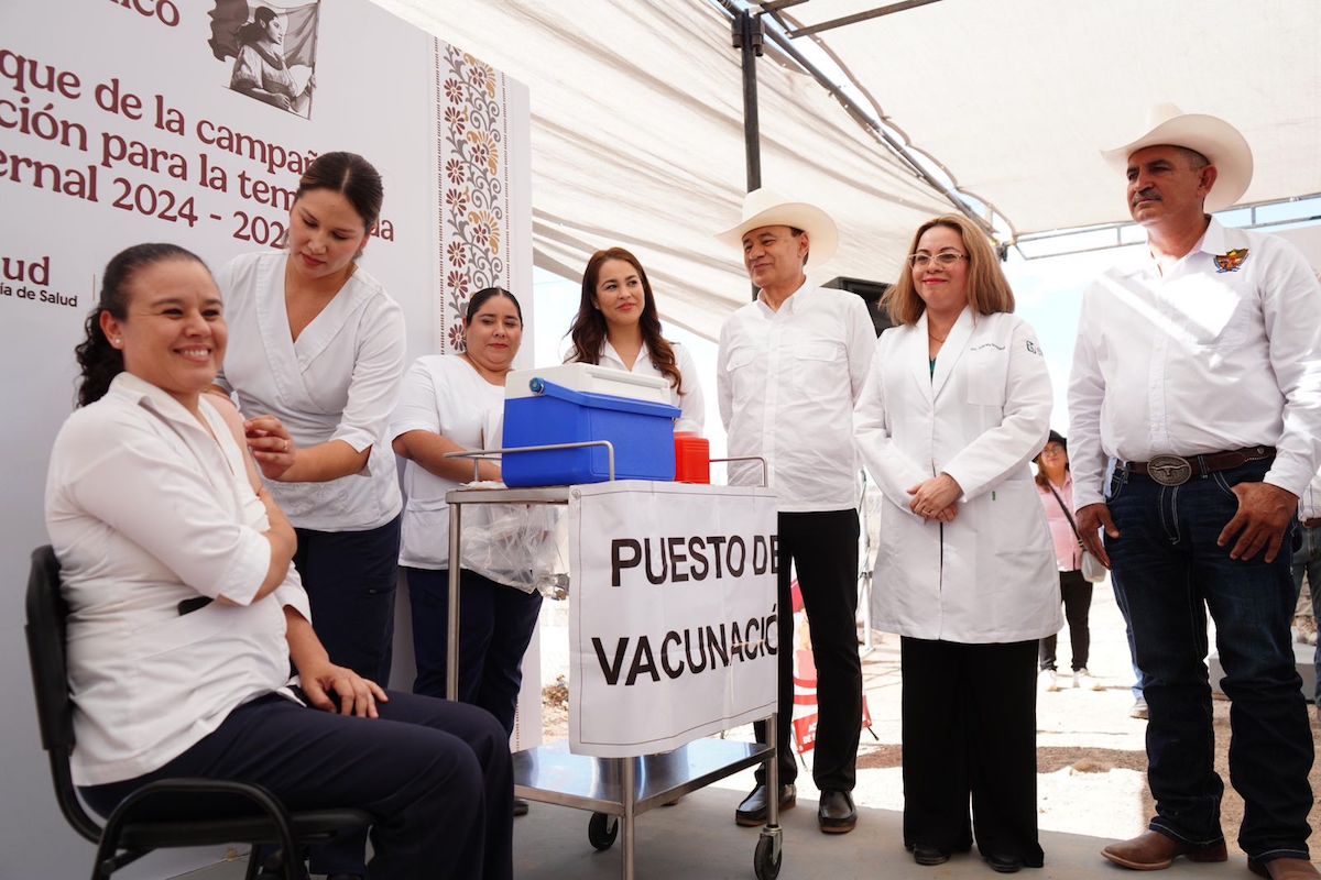 Fortalece Gobernador Durazo educación y salud en comunidades de la sierra con entrega de becas y jornada de vacunación