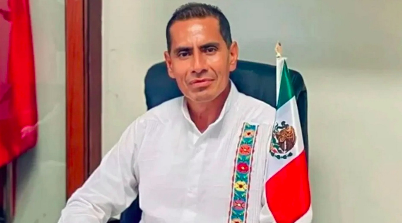 Asesinan a puñaladas a Román Ruiz Bohórquez, presidente municipal de Candelaria Loxicha, Oaxaca Asesinan a puñaladas a Román Ruiz Bohórquez, presidente municipal de Candelaria Loxicha, Oaxaca