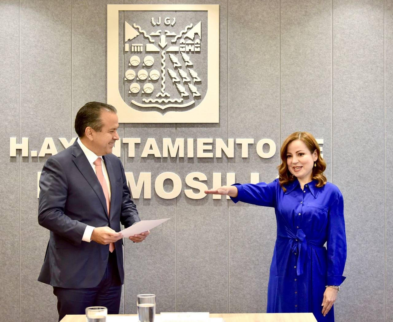 Toma protesta Antonio Astiazarán a directora de DIF Hermosillo