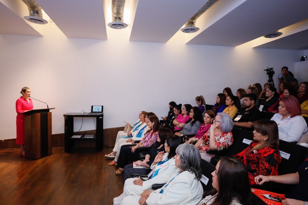 Diputada Ely Sallard acerca plática a mujeres para fomentar la prevención del cáncer de mama y cervicouterino
