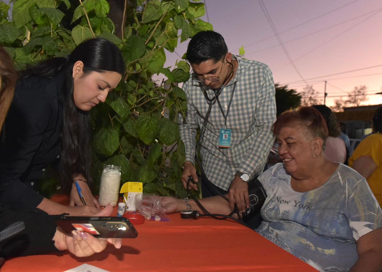 Acerca Toño Astiazarán servicios municipales a vecinos de la Olivares a través de Miércoles En Tu Colonia