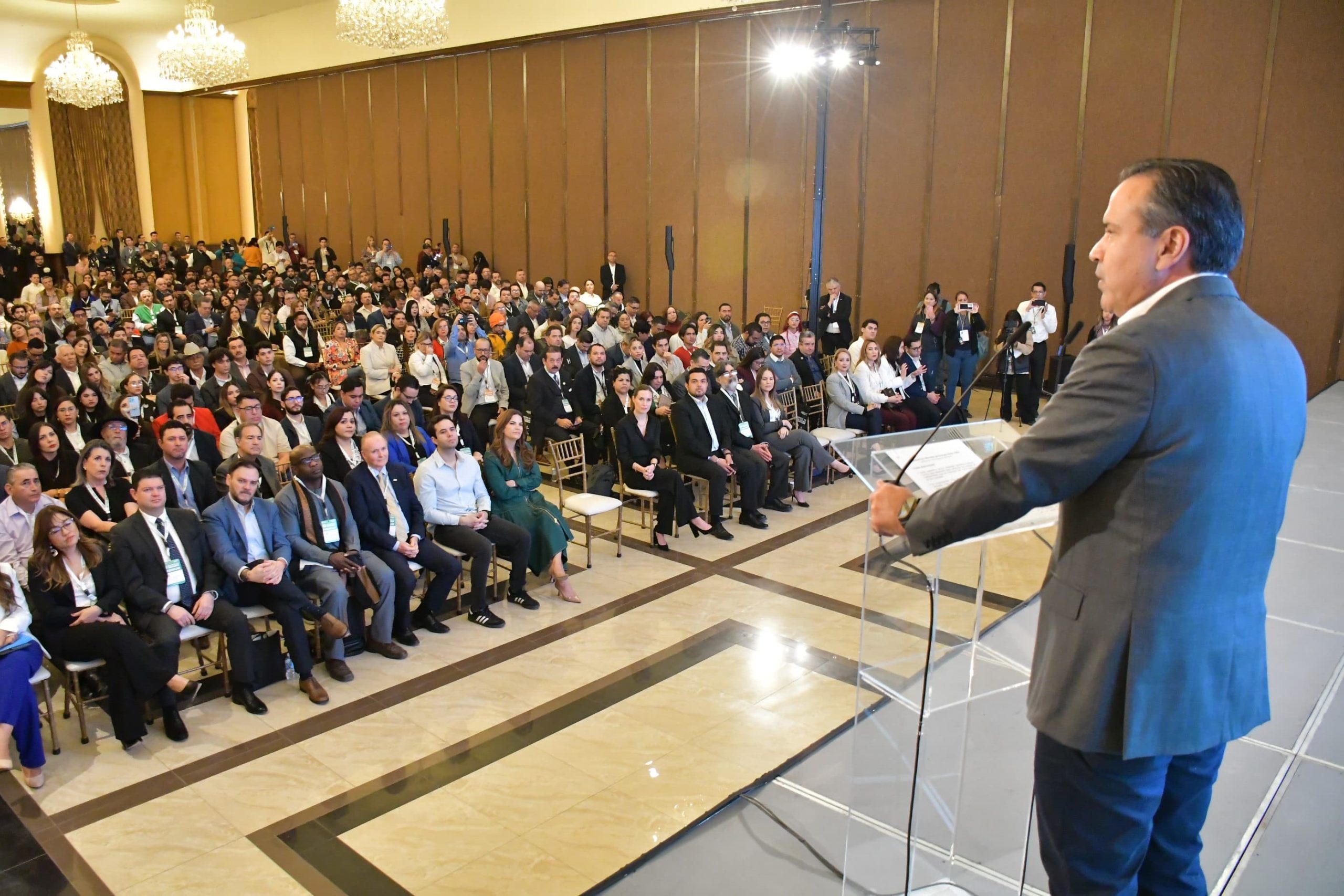 Anuncia Antonio Astiazarán nuevos programas sustentables al inaugurar Tercer Foro Mundial de Energía Solar Anuncia Antonio Astiazarán nuevos programas sustentables al inaugurar Tercer Foro Mundial de Energía Solar