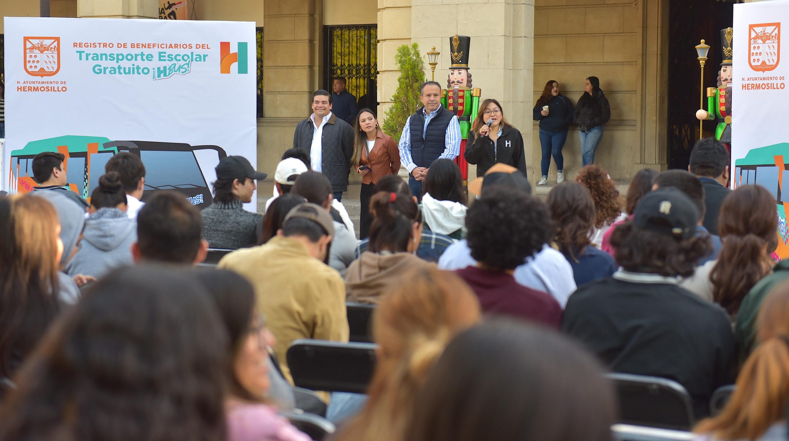 Con gran participación de jóvenes, encabeza Toño Astiazarán jornada de credencialización del H Bus