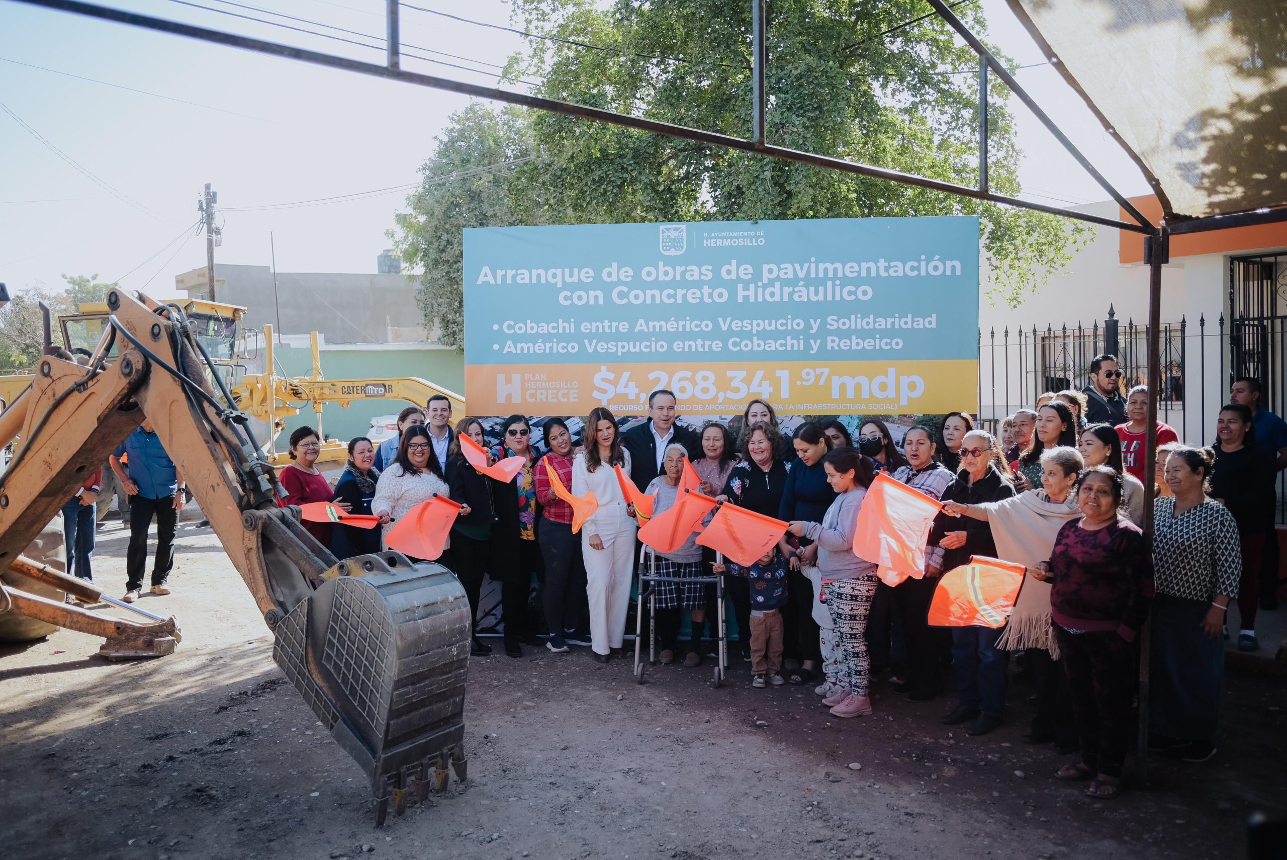 Atestiguan Toño Astiazarán y Patty Ruibal inicio de pavimentación de calles en la Miguel Hidalgo