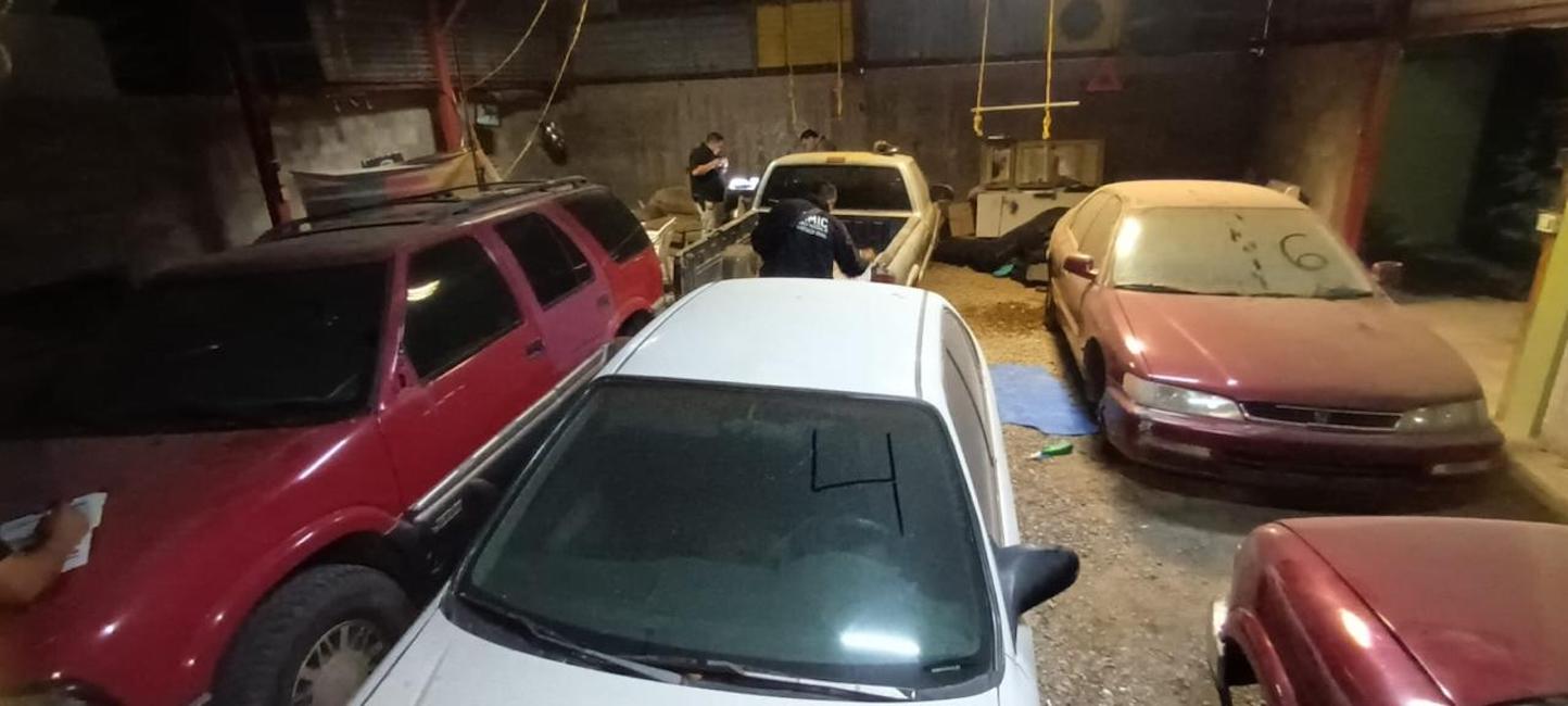 Recupera AMIC siete vehículos con reporte de robo en cateo realizado a taller de auto-detallado en Hermosillo
