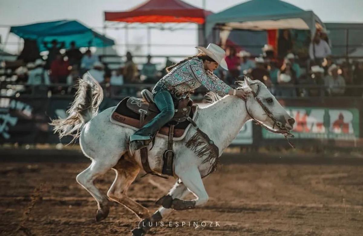 Brillan alumnas de Cobach Sonora como campeonas en rodeo
