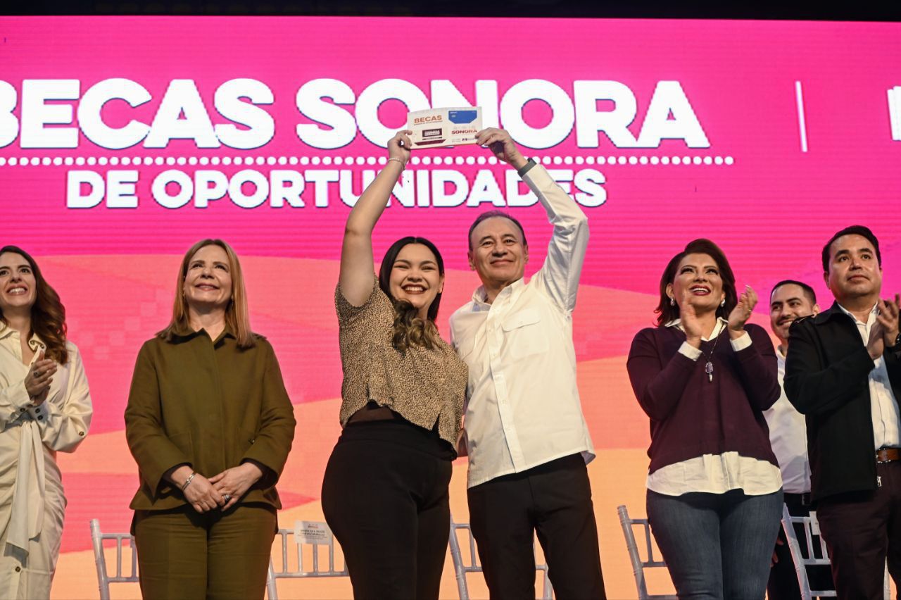 Gobernador Durazo beneficia a más de 150 mil estudiantes con Becas Sonora durante 2024