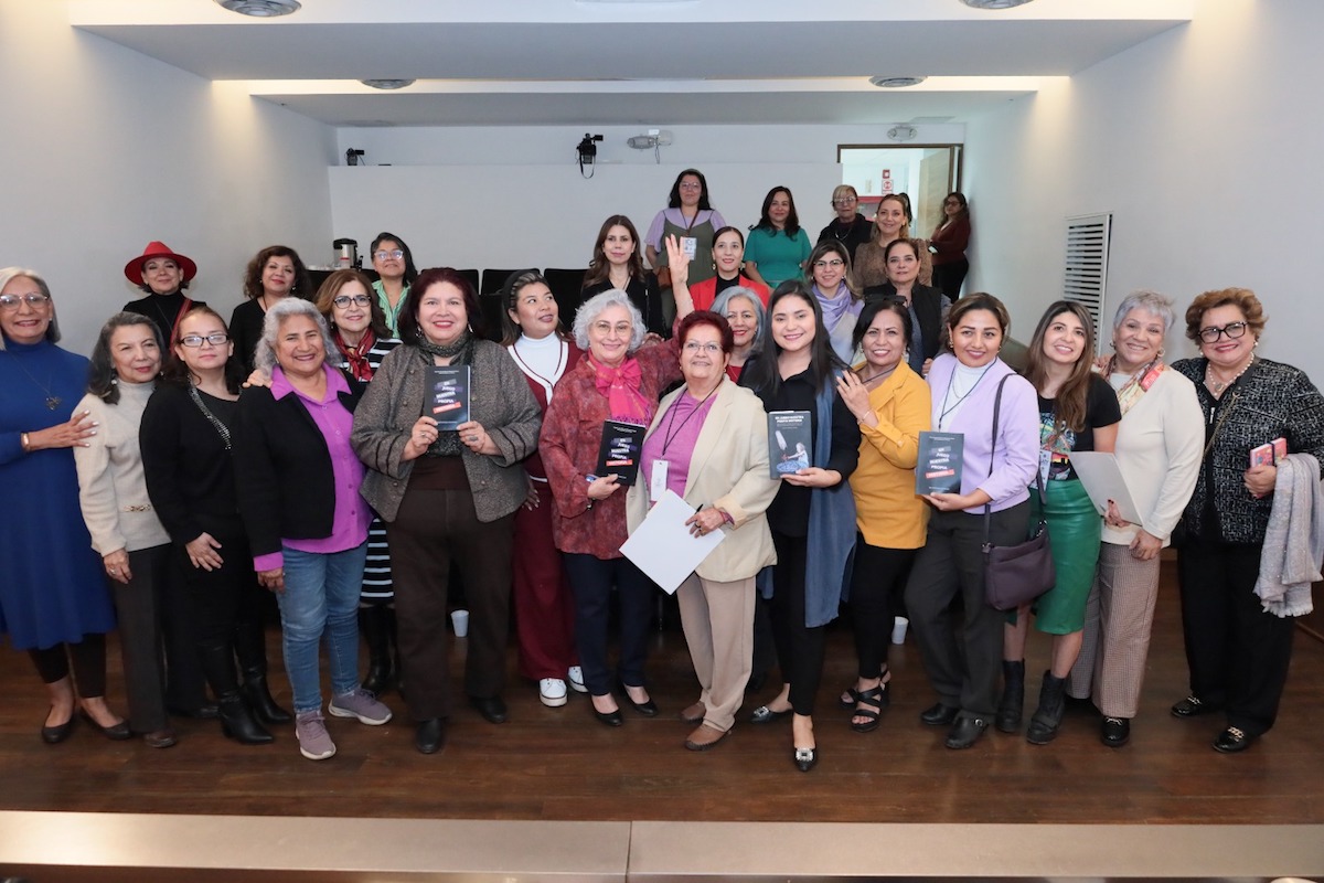 Encabeza la diputada Alicia Gaytán la exposición del libro “El juego nuestra propia historia, tomo III”