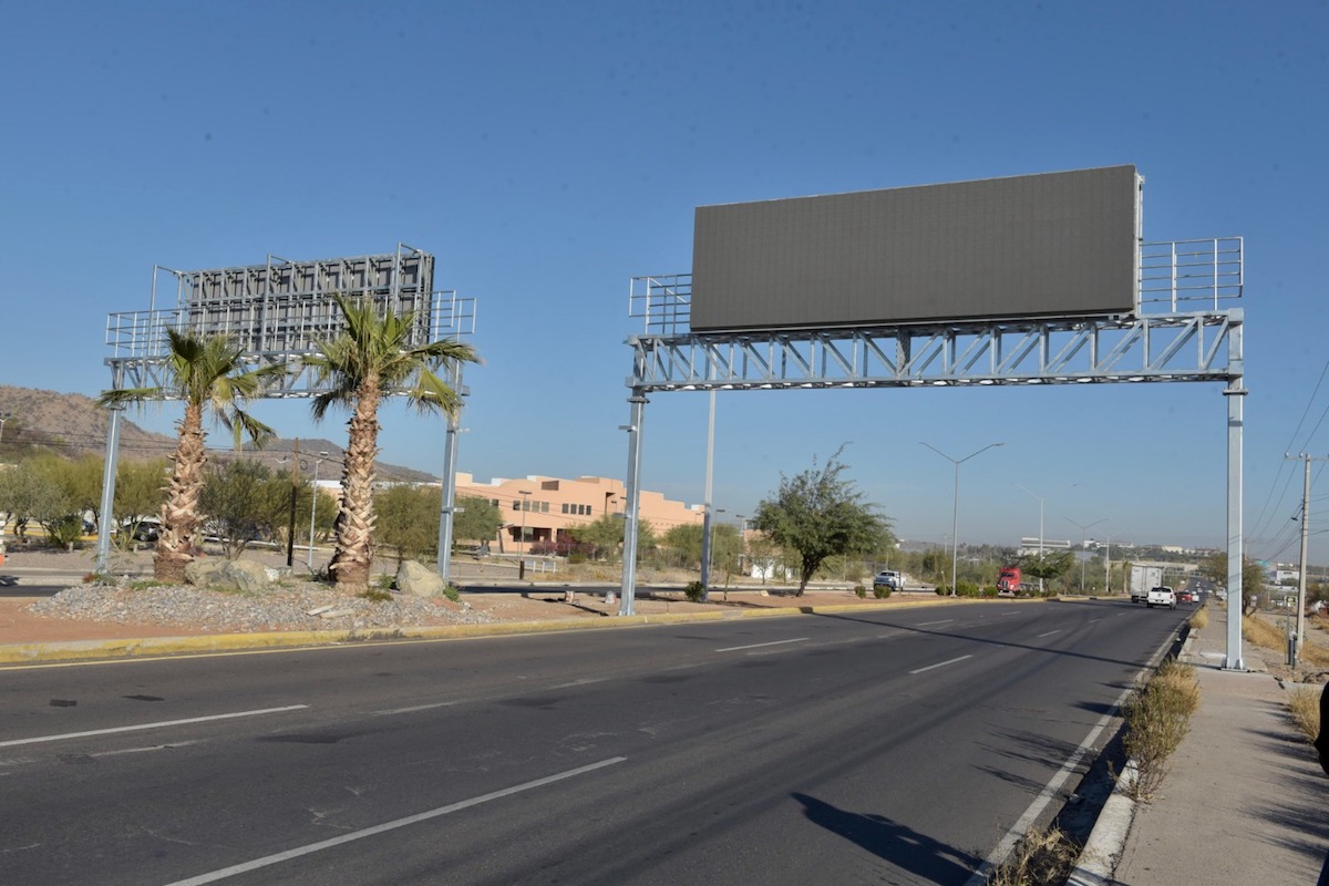Mantiene innovación Toño Astiazarán, están listos arcos de seguridad vial con pantallas Led