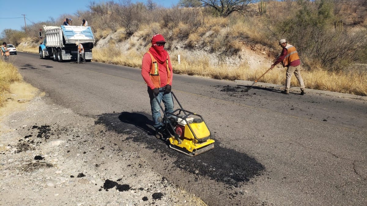 Gobierno de Sonora trabaja en acciones de bacheo y conservación en carreteras del estado