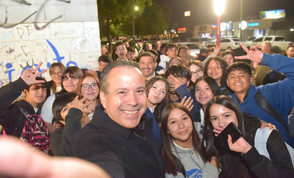 Entrega Toño Astiazarán corredor Camina Segura en Secundaria #1 “Prevo”