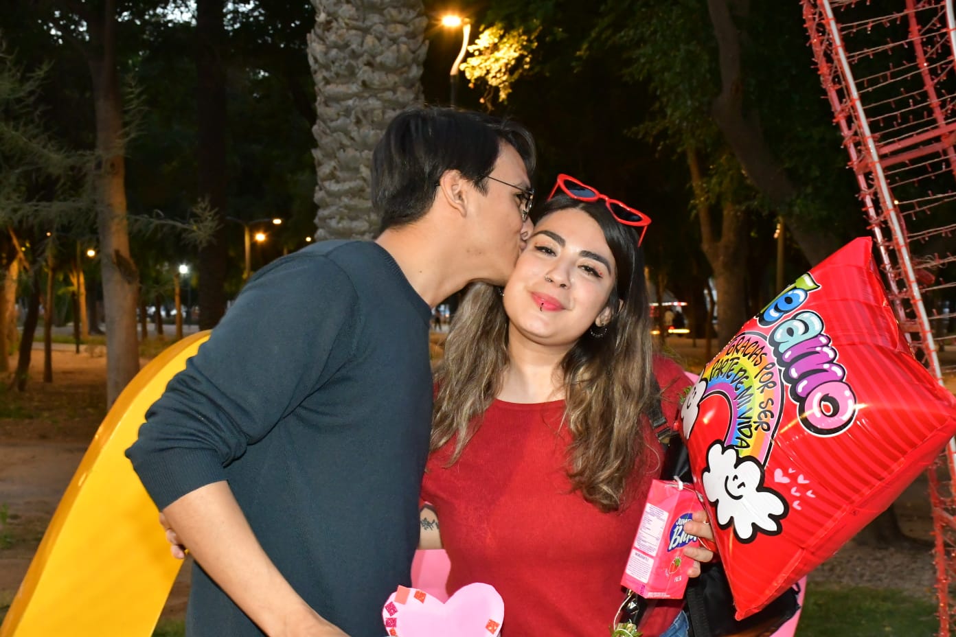 Disfrutan hermosillenses de una velada de micrófono abierto con “Dedícasela con el corazón”, en el Parque Madero Disfrutan hermosillenses de una velada de micrófono abierto con “Dedícasela con el corazón”, en el Parque Madero